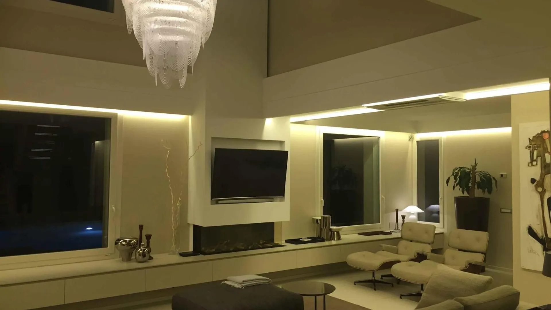 Luxurious Modern Villa With Refreshing Pool Forte dei Marmi Italia