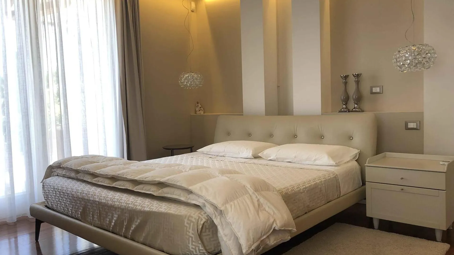 Luxurious Modern Villa With Refreshing Pool Forte dei Marmi Italia