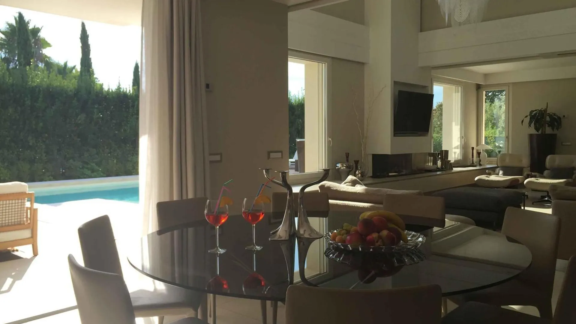 Luxurious Modern Villa With Refreshing Pool Forte dei Marmi